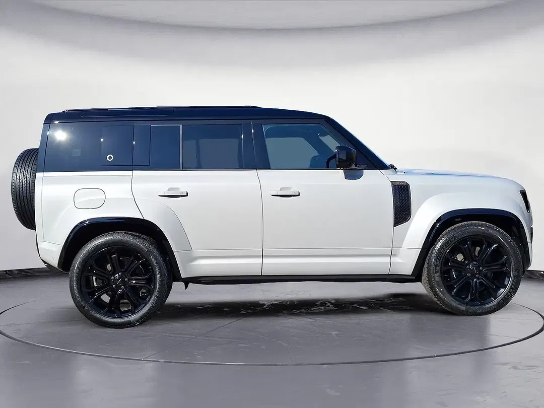 Land Rover Defender - Thumbnail 5