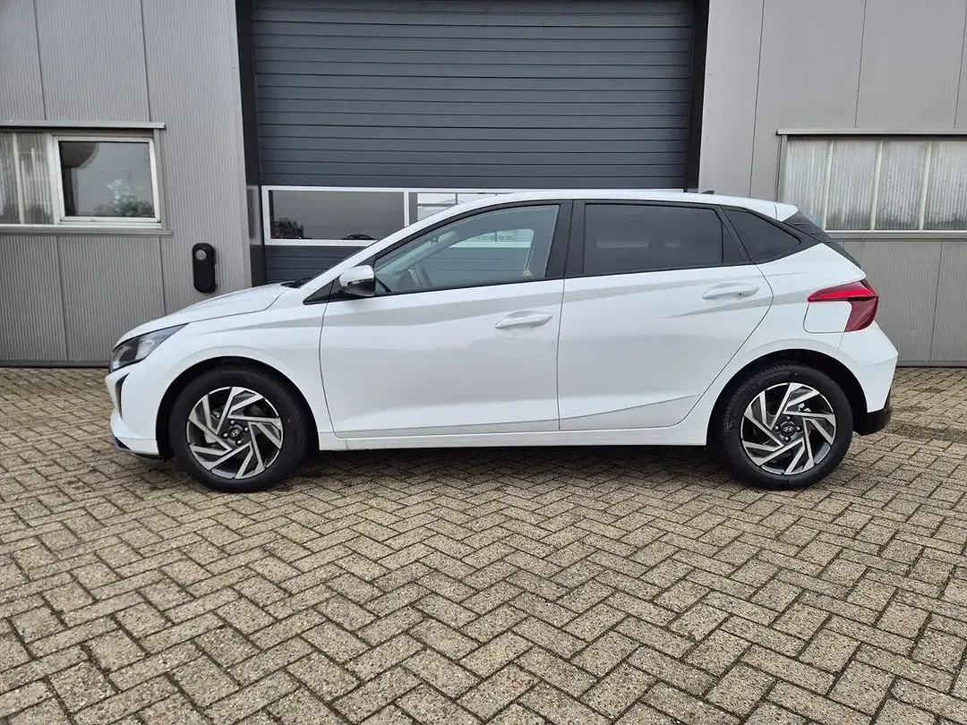 Hyundai i20 - Thumbnail 2