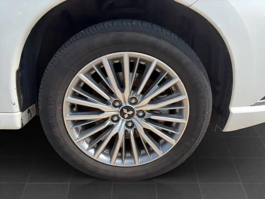Mitsubishi Outlander - Thumbnail 10