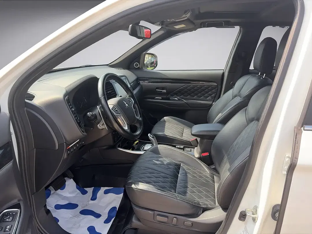 Mitsubishi Outlander - Thumbnail 13