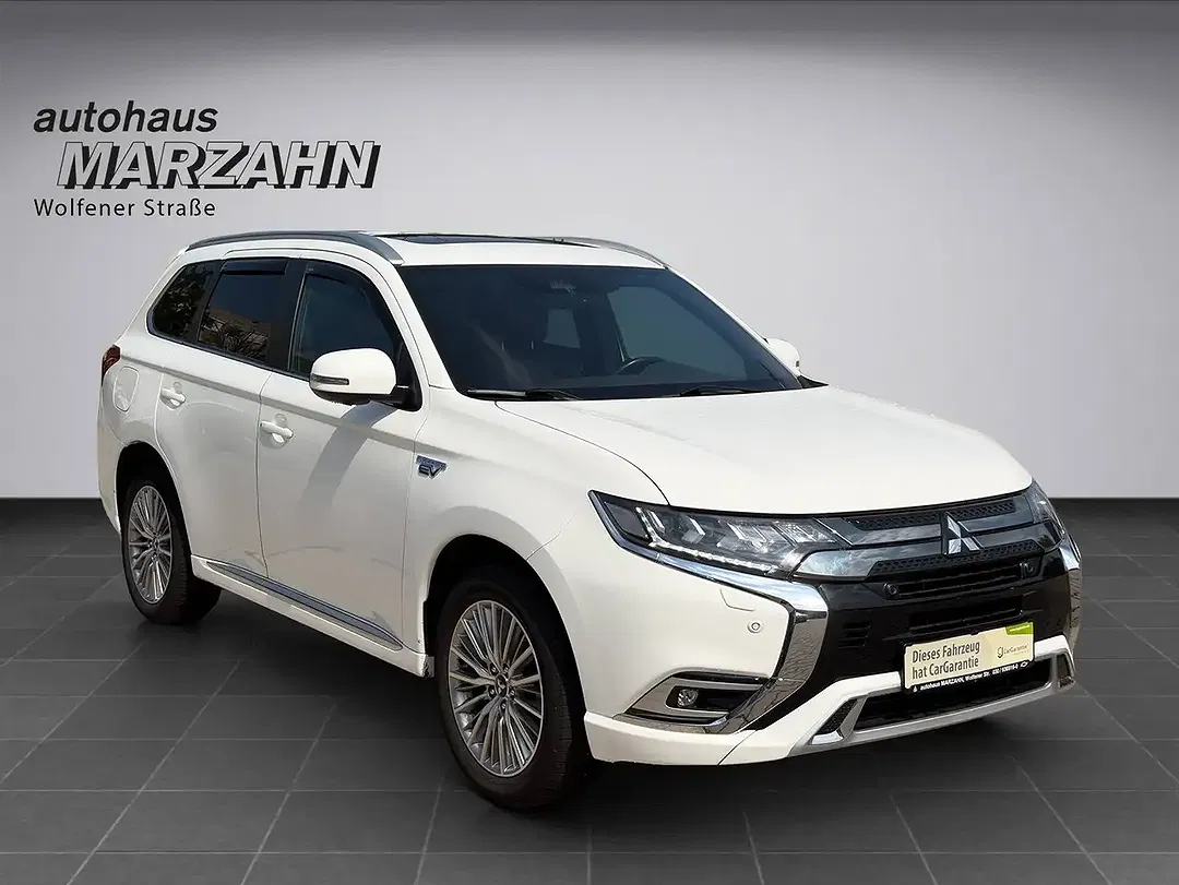 Mitsubishi Outlander - Thumbnail 3