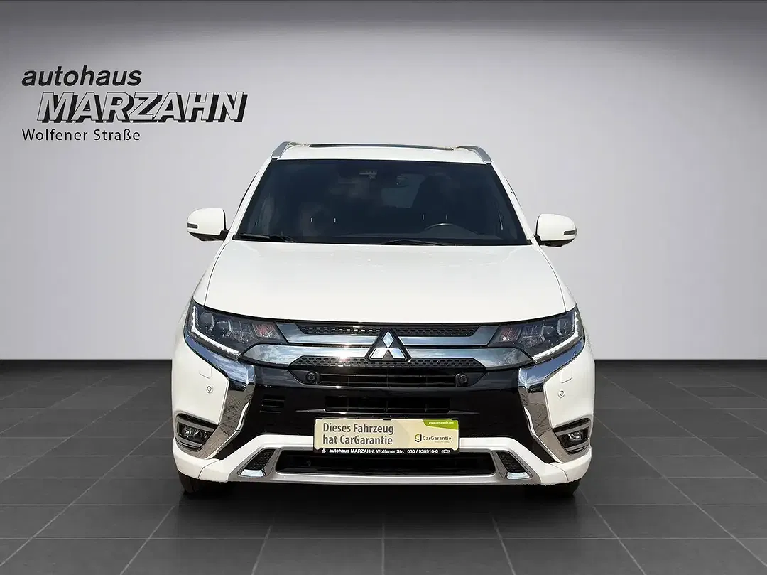 Mitsubishi Outlander - Thumbnail 4