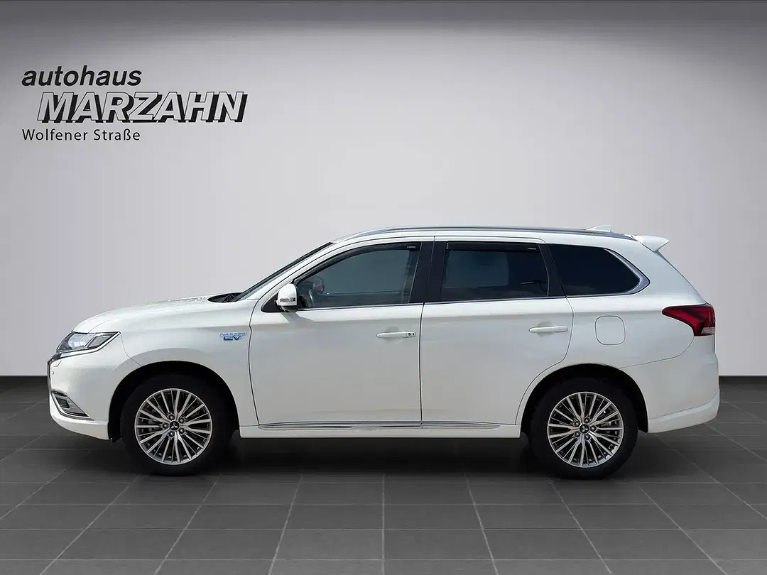 Mitsubishi Outlander - Thumbnail 5