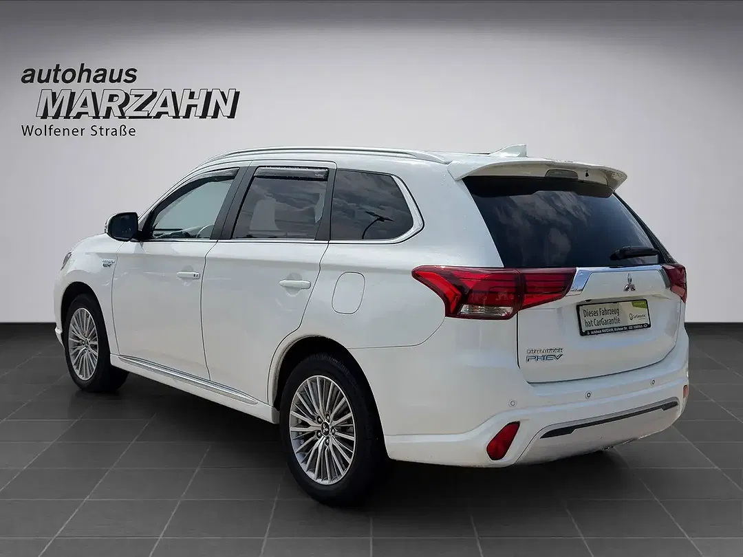 Mitsubishi Outlander - Thumbnail 6
