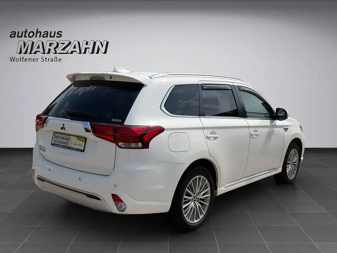 Mitsubishi Outlander - Thumbnail 8