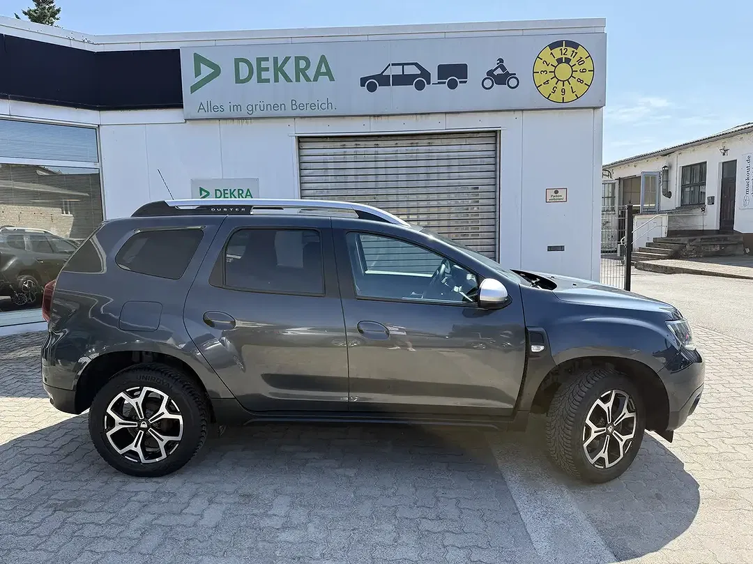 Dacia Duster - Thumbnail 2