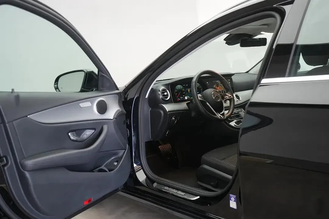 Mercedes-Benz E 300 - Thumbnail 11