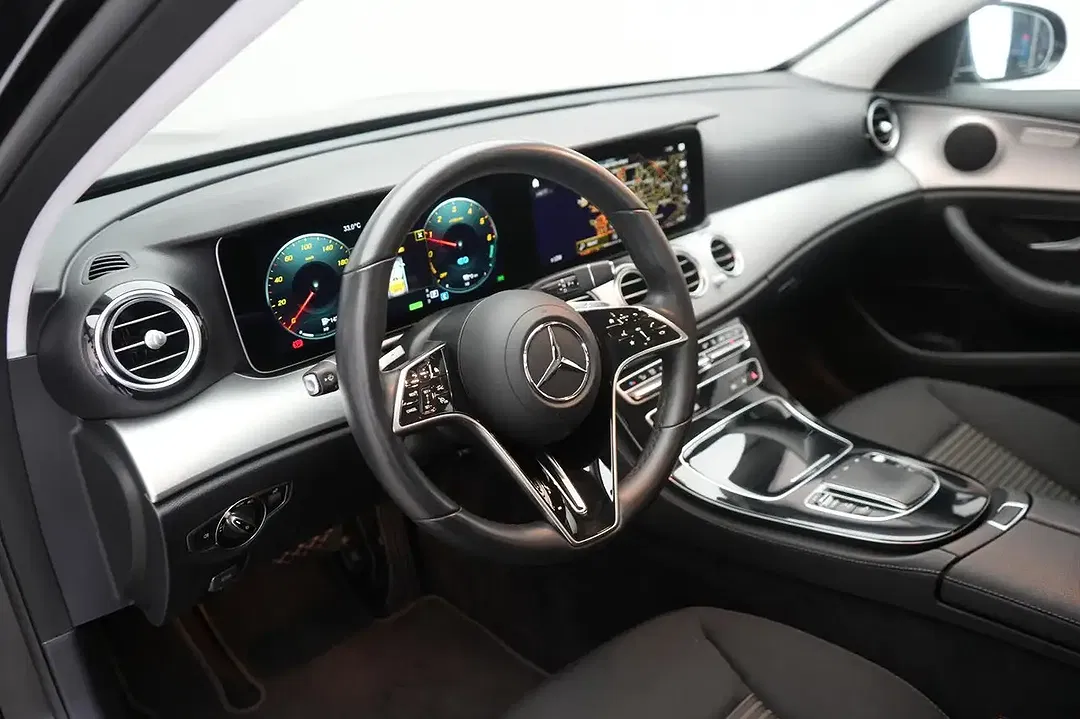 Mercedes-Benz E 300 - Thumbnail 12