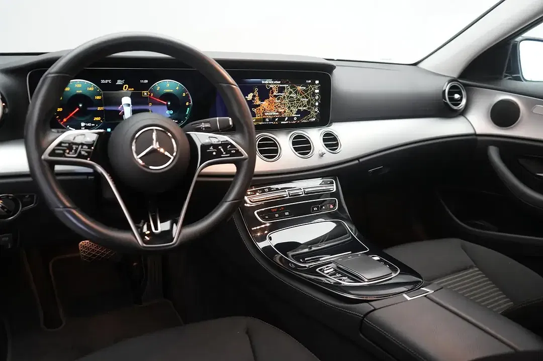 Mercedes-Benz E 300 - Thumbnail 13