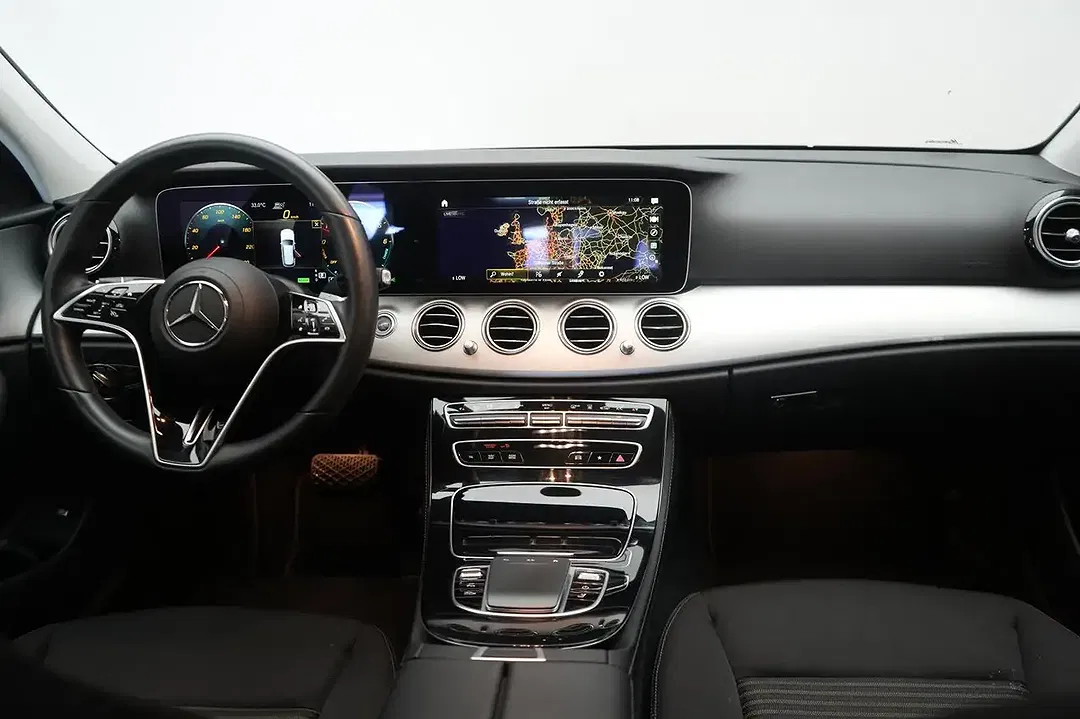 Mercedes-Benz E 300 - Thumbnail 14