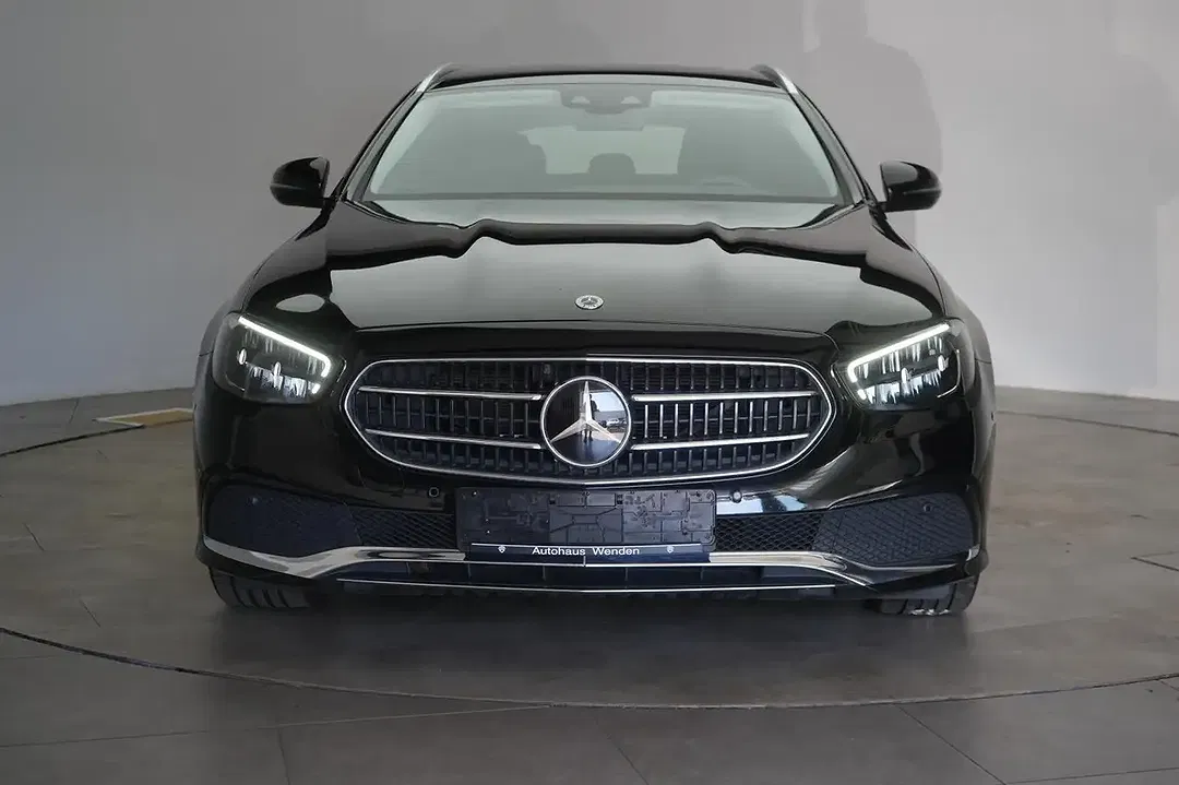 Mercedes-Benz E 300 - Thumbnail 2