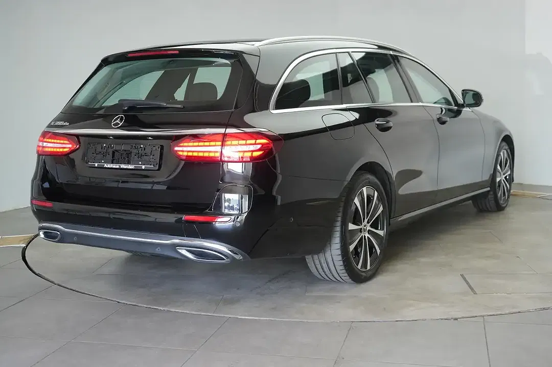 Mercedes-Benz E 300 - Thumbnail 4