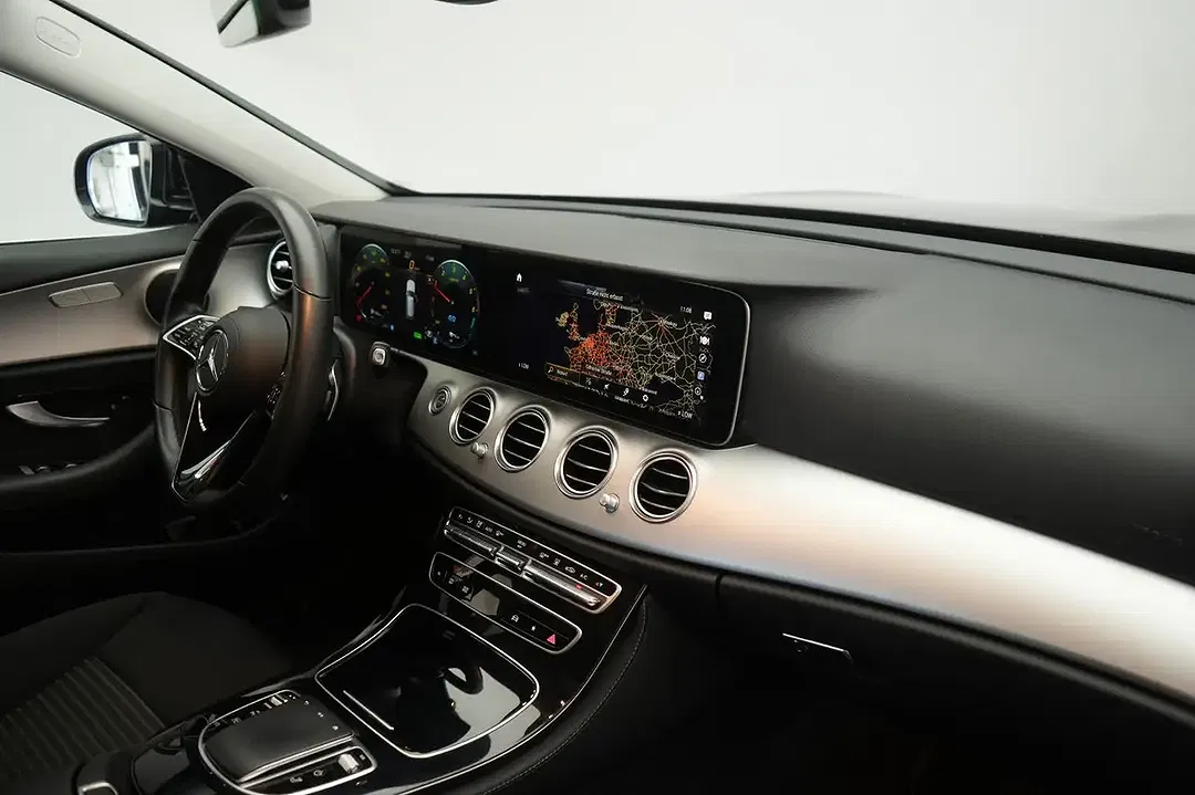 Mercedes-Benz E 300 - Thumbnail 8