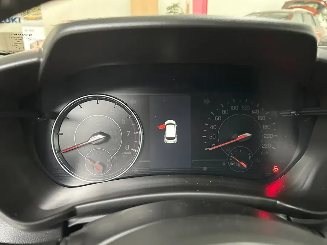 Suzuki Swift - Thumbnail 11