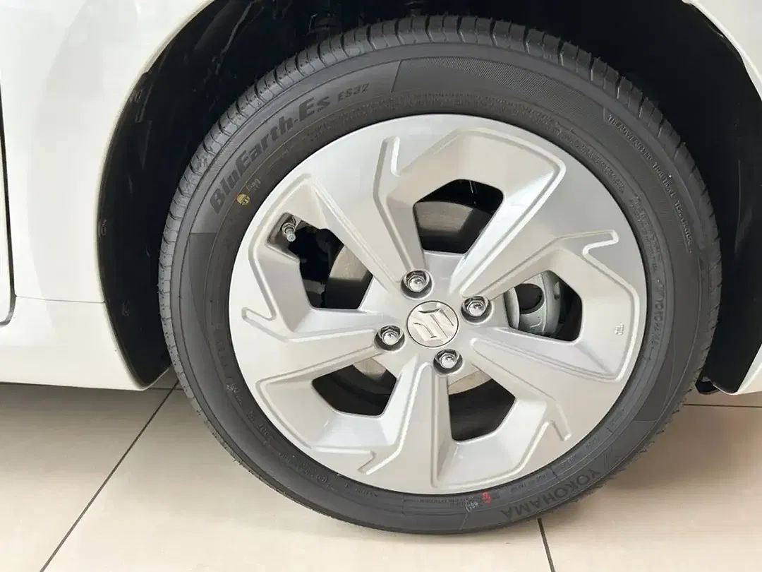 Suzuki Swift - Thumbnail 12