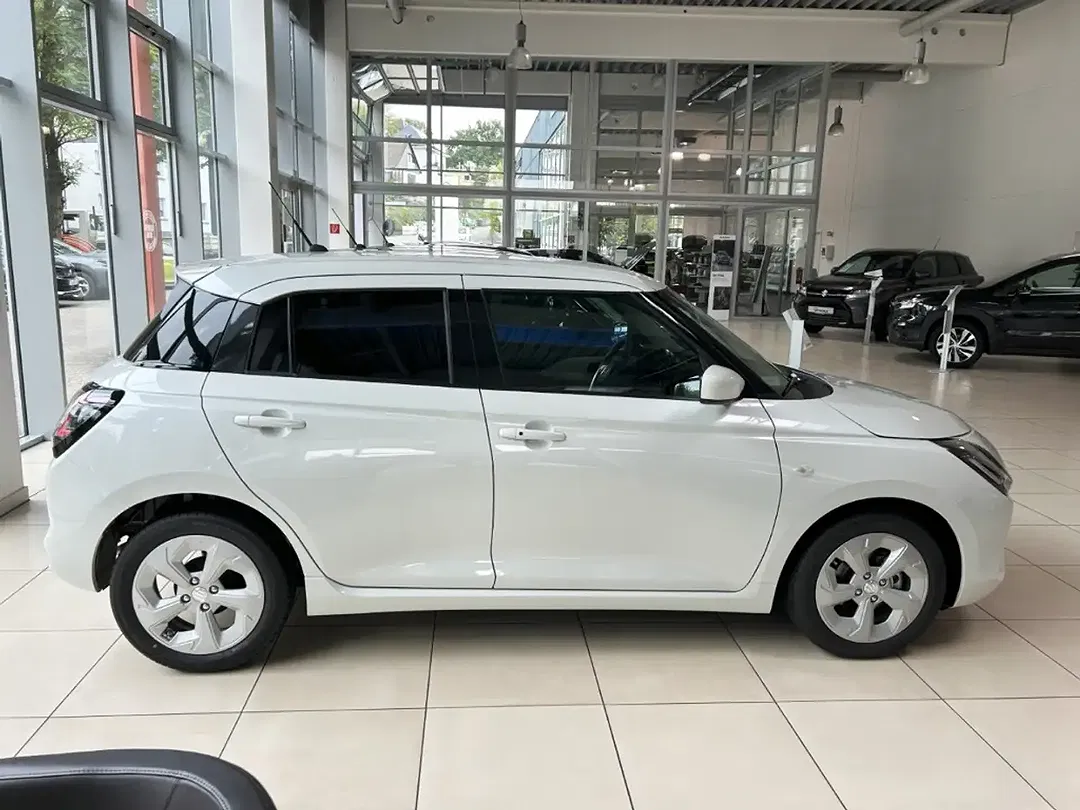Suzuki Swift - Thumbnail 2
