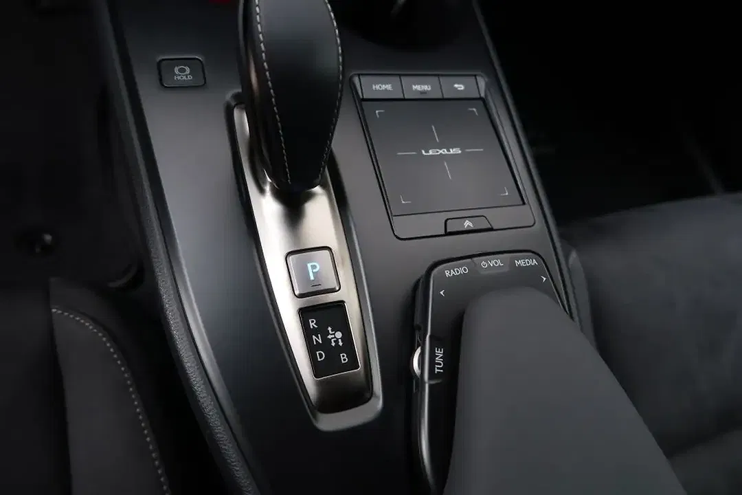 Lexus UX 300e - Thumbnail 15