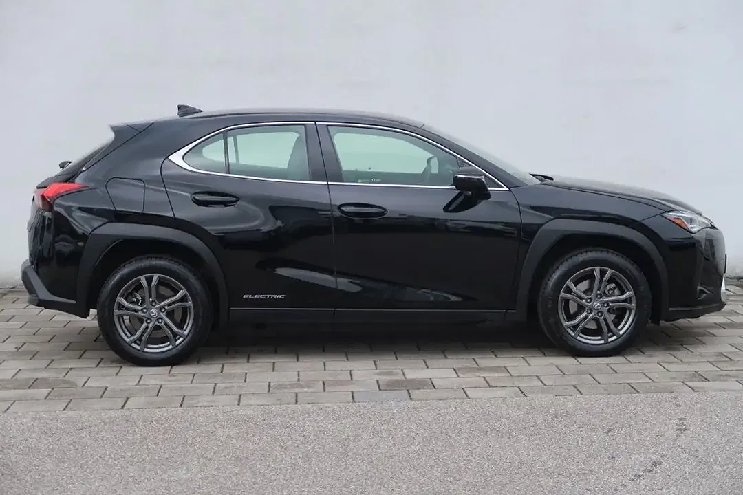 Lexus UX 300e - Thumbnail 3