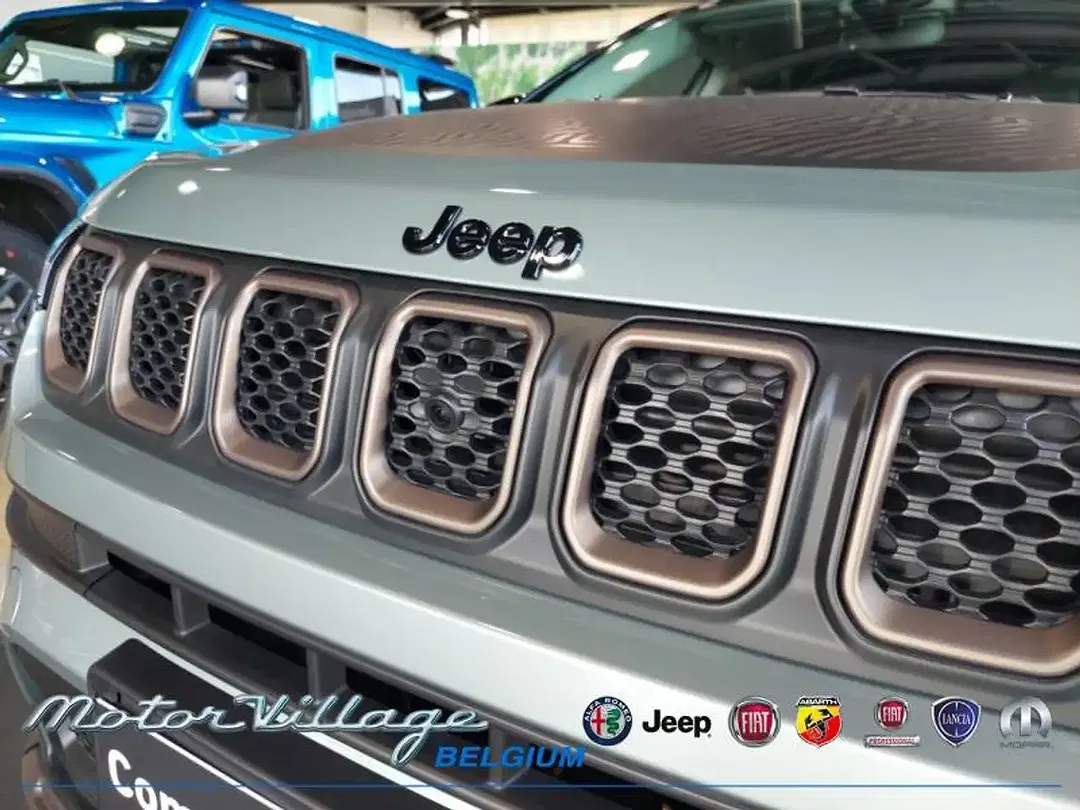 Jeep Compass - Thumbnail 13