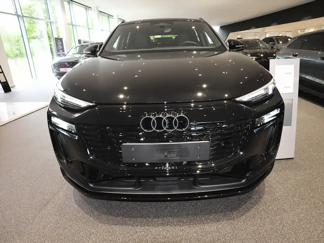 Audi Q6 e-tron - Thumbnail 2