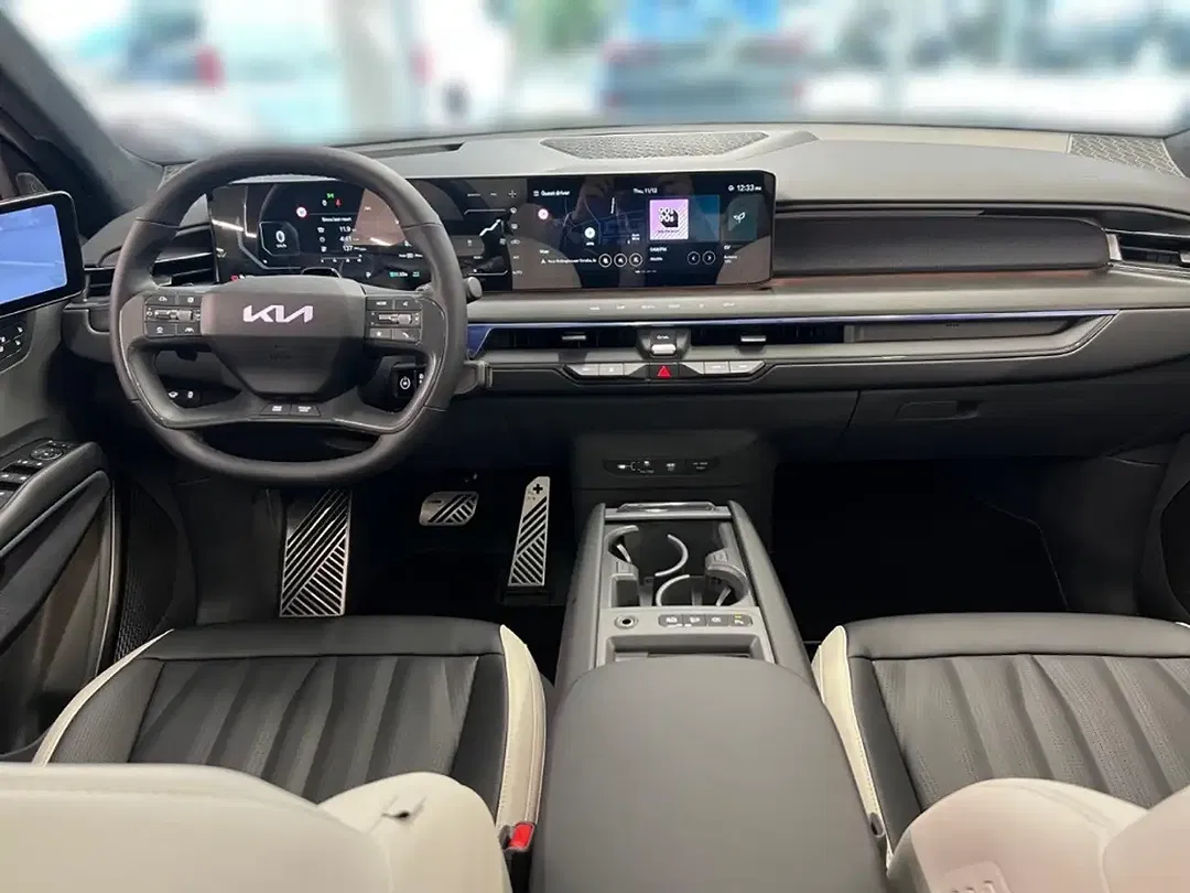 Kia EV9 - Thumbnail 10