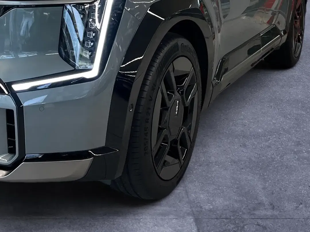 Kia EV9 - Thumbnail 6