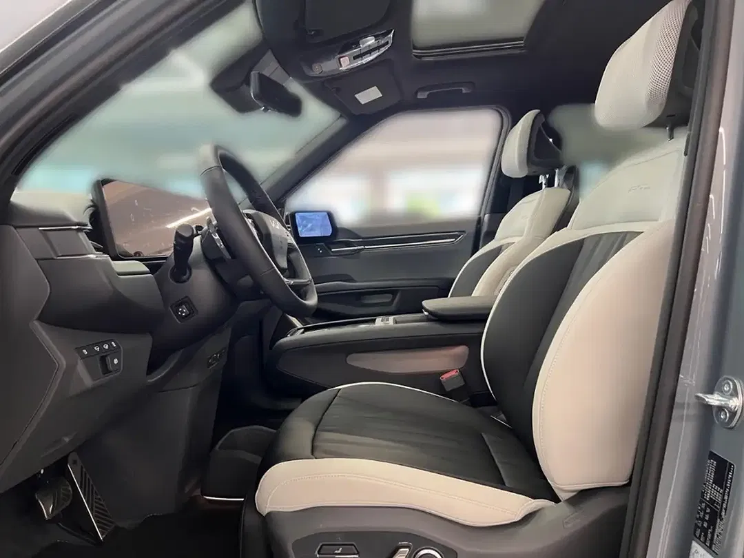 Kia EV9 - Thumbnail 7