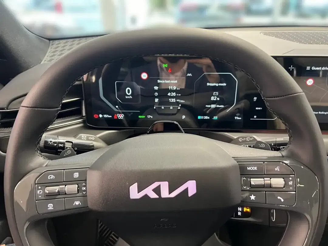 Kia EV9 - Thumbnail 8
