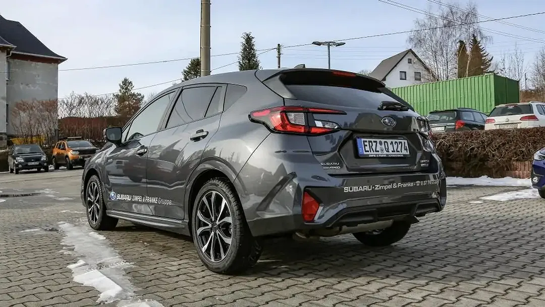 Subaru Impreza - Thumbnail 4