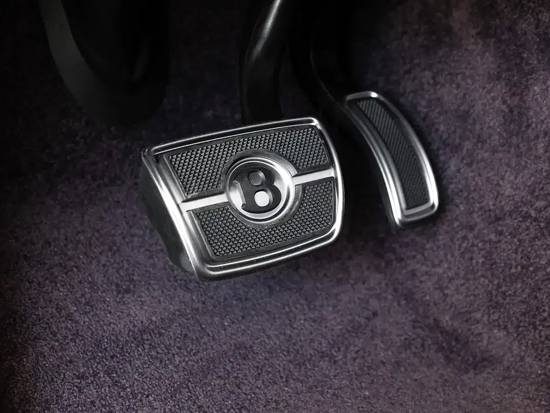 Bentley Bentayga - Thumbnail 23