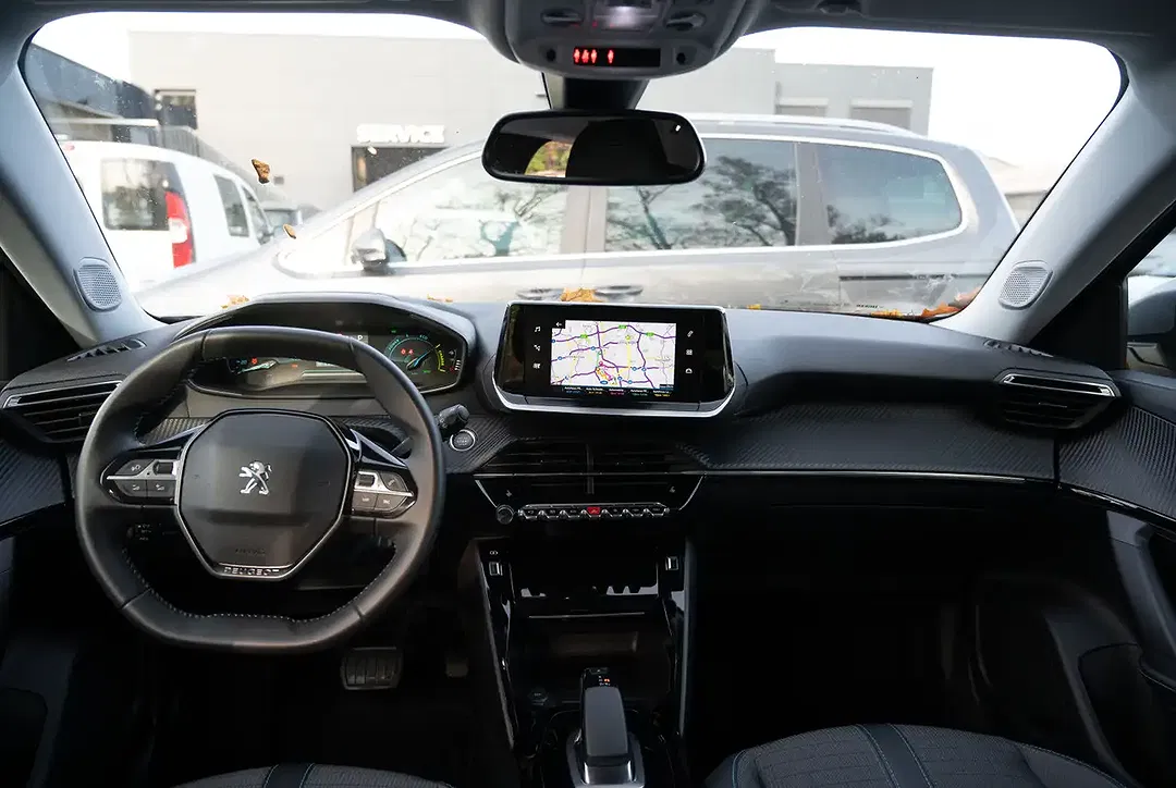 Peugeot 2008 - Thumbnail 2