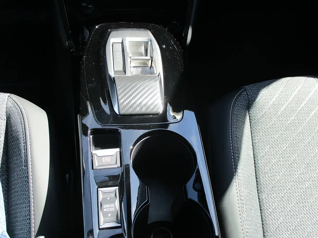 Peugeot 208 - Thumbnail 11