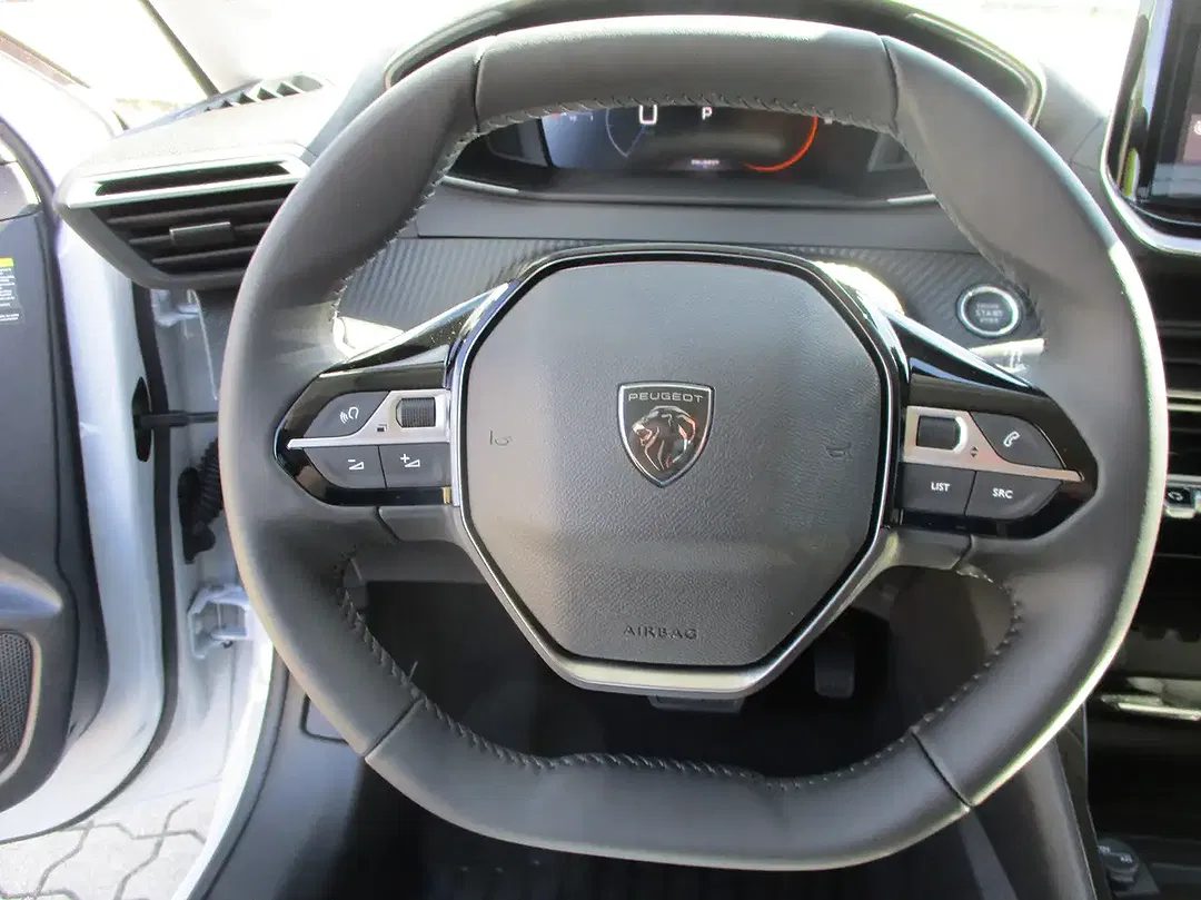 Peugeot 208 - Thumbnail 12