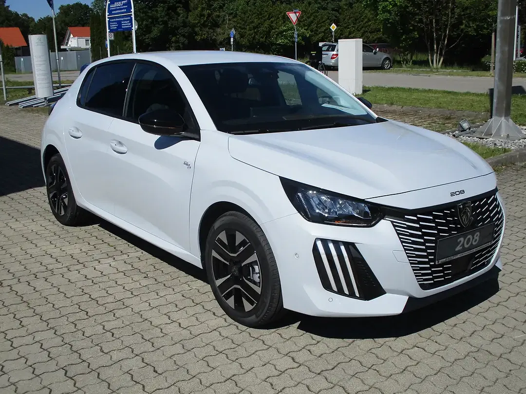 Peugeot 208 - Thumbnail 3