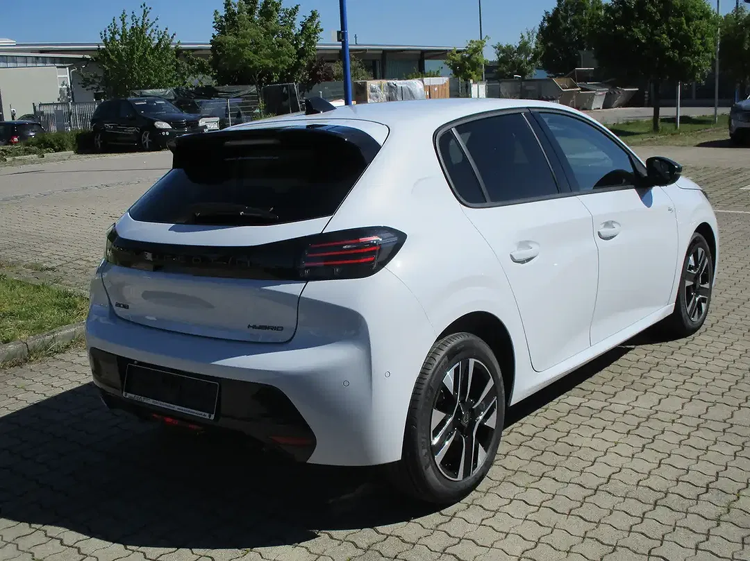 Peugeot 208 - Thumbnail 4