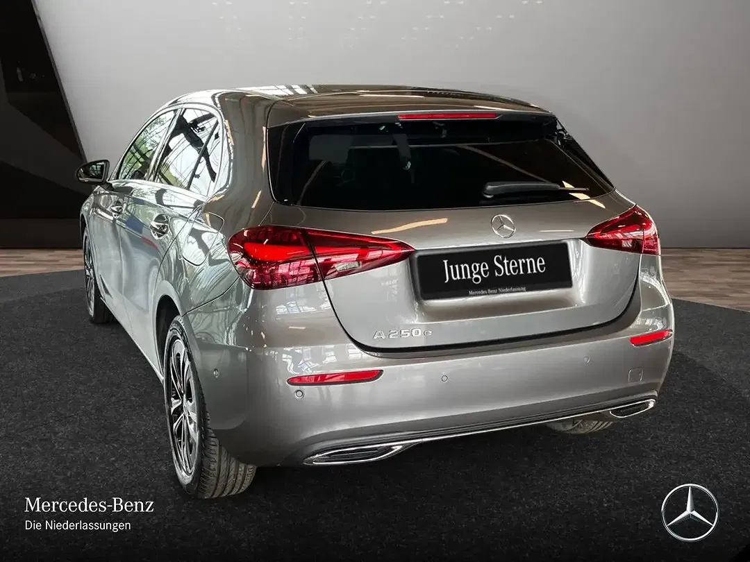Mercedes-Benz A 250 - Thumbnail 9