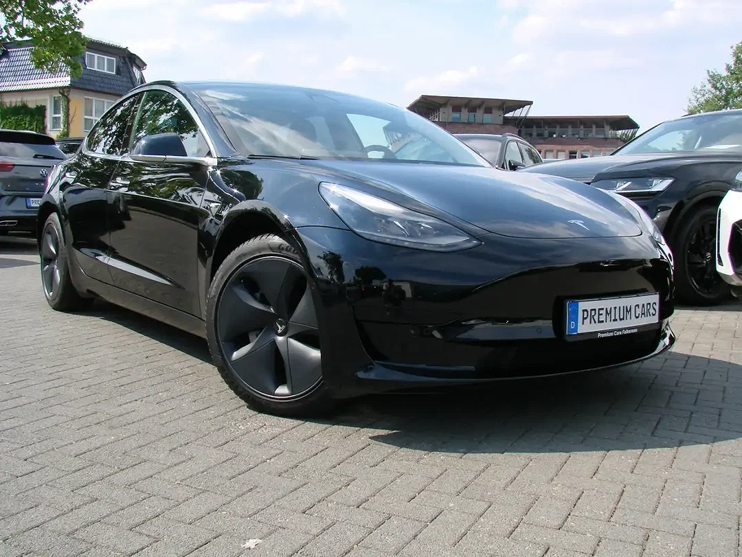 Tesla Model 3 - Afbeelding 1