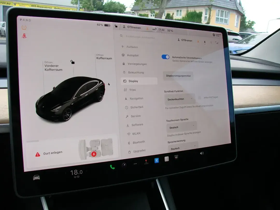 Tesla Model 3 - Thumbnail 14