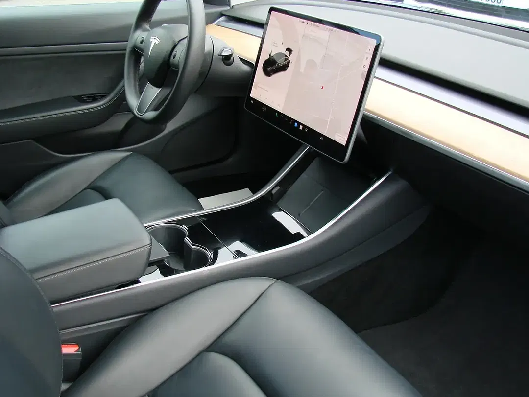 Tesla Model 3 - Thumbnail 17