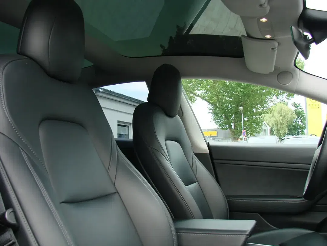 Tesla Model 3 - Thumbnail 21