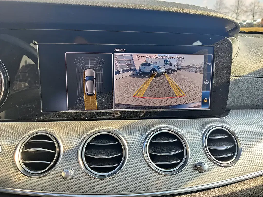 Mercedes-Benz E 300 - Thumbnail 10