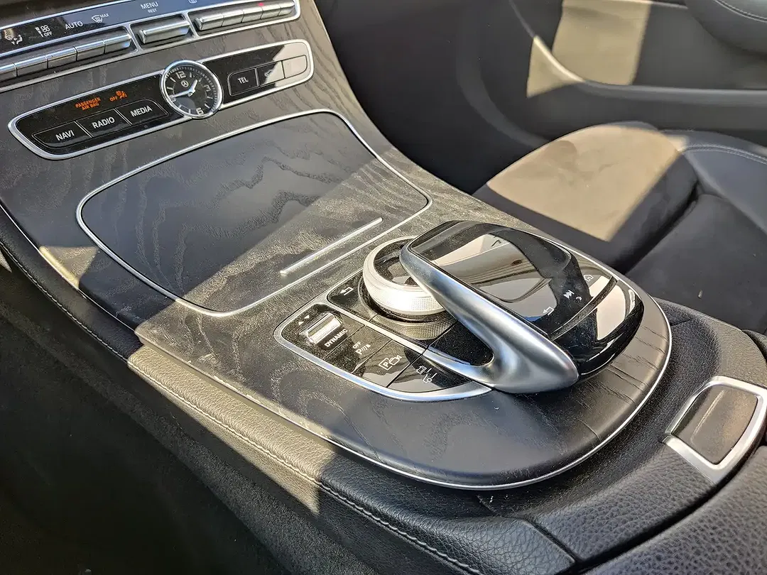 Mercedes-Benz E 300 - Thumbnail 11