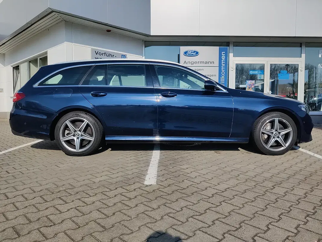 Mercedes-Benz E 300 - Thumbnail 15