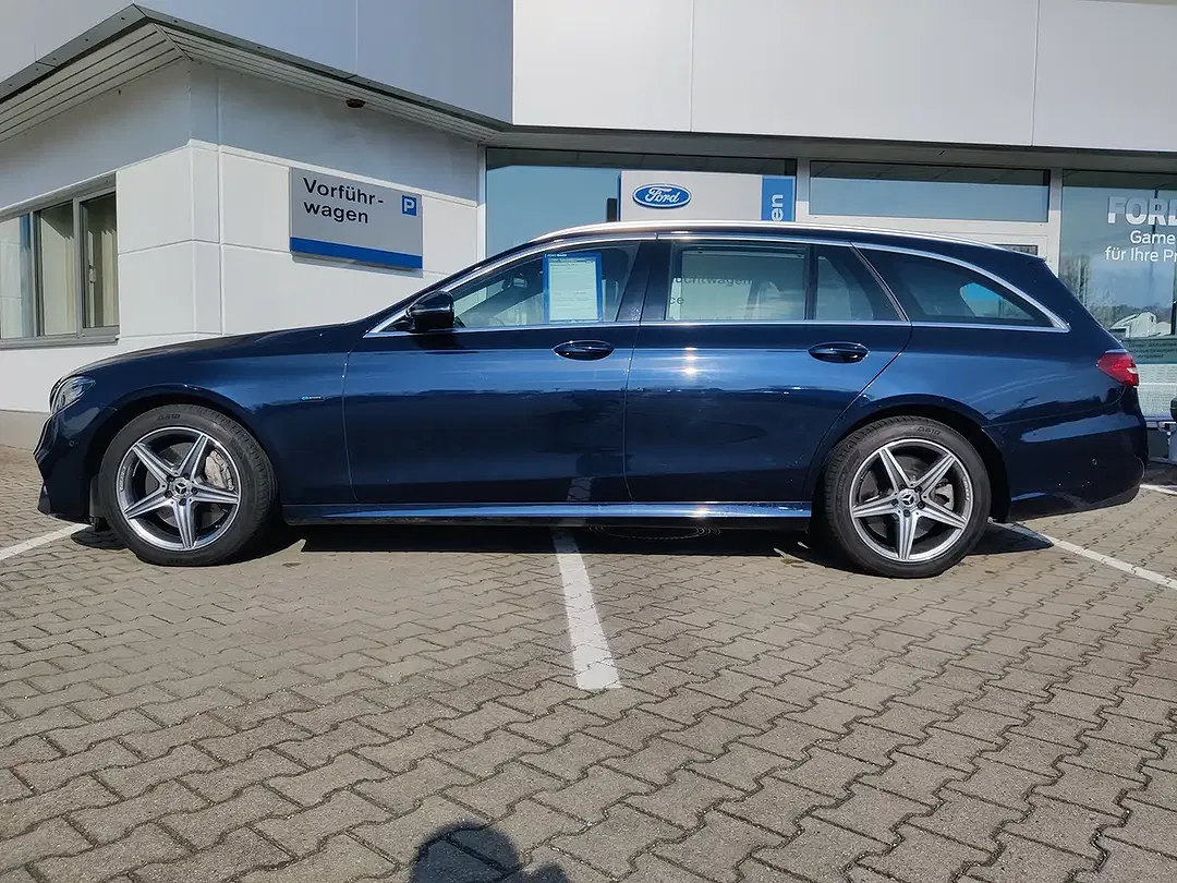 Mercedes-Benz E 300 - Thumbnail 2