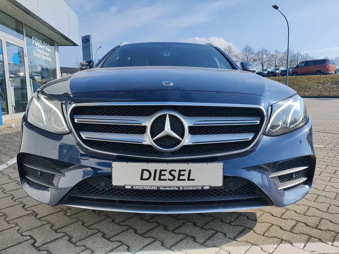 Mercedes-Benz E 300 - Thumbnail 3