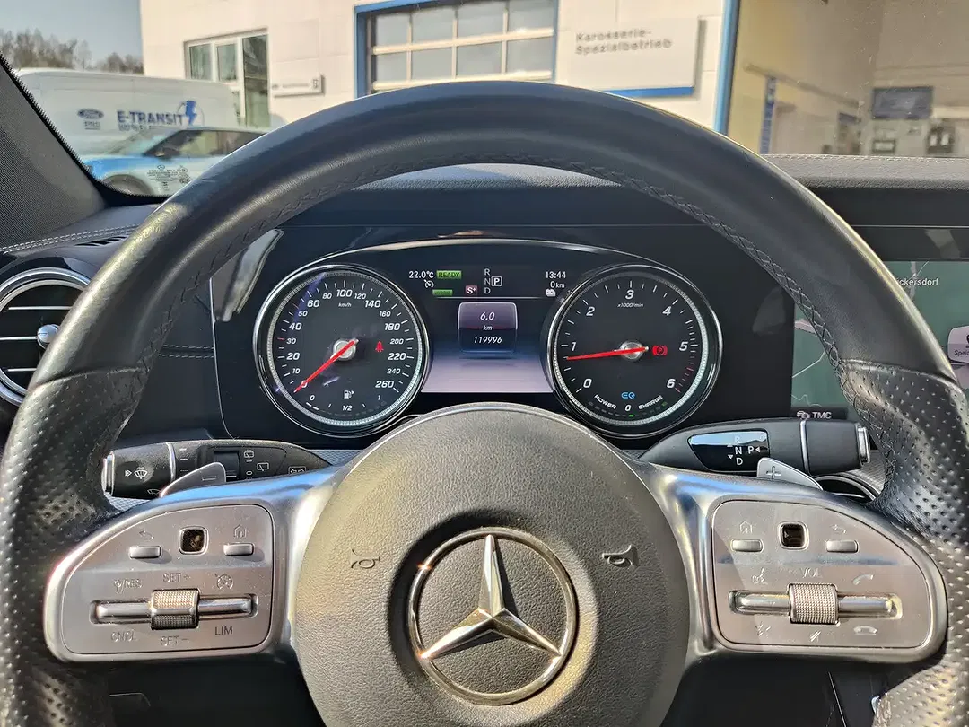 Mercedes-Benz E 300 - Thumbnail 8