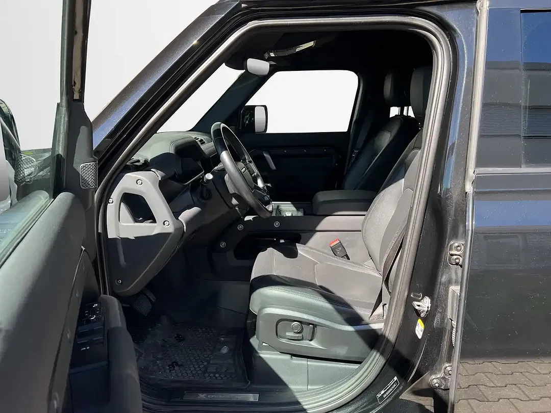 Land Rover Defender - Thumbnail 7