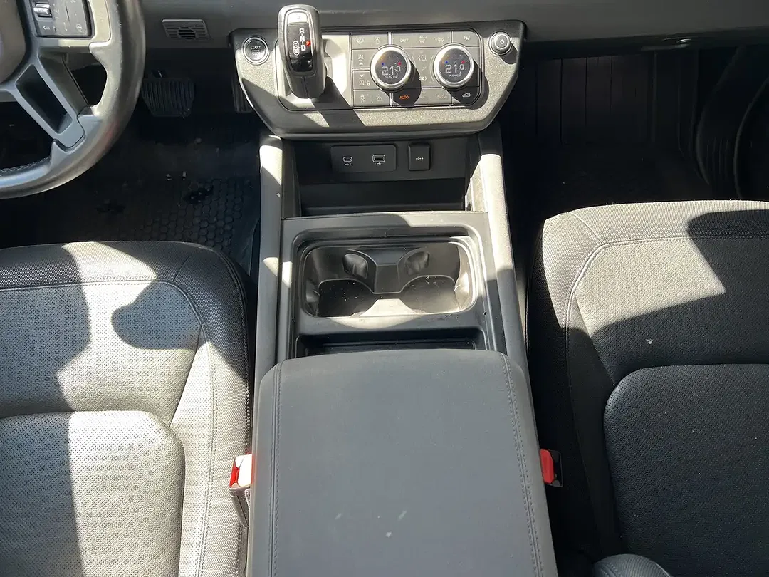 Land Rover Defender - Thumbnail 9