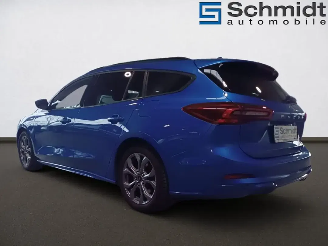 Ford Focus - Thumbnail 3