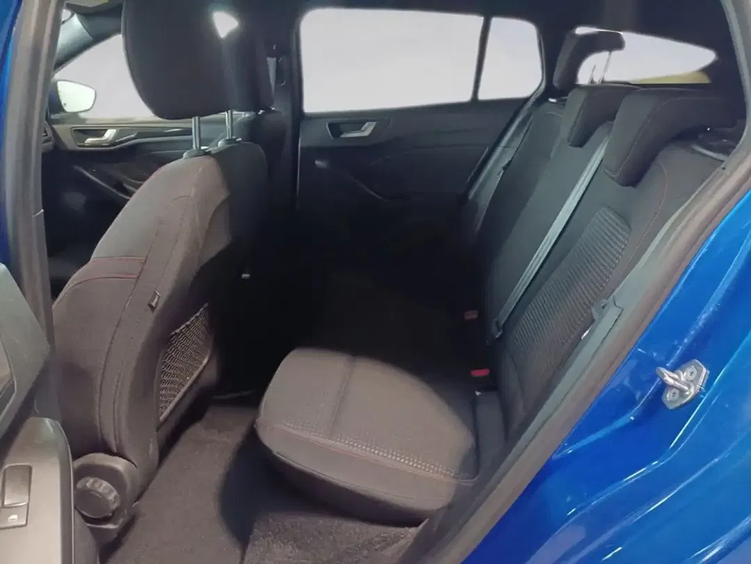 Ford Focus - Thumbnail 7
